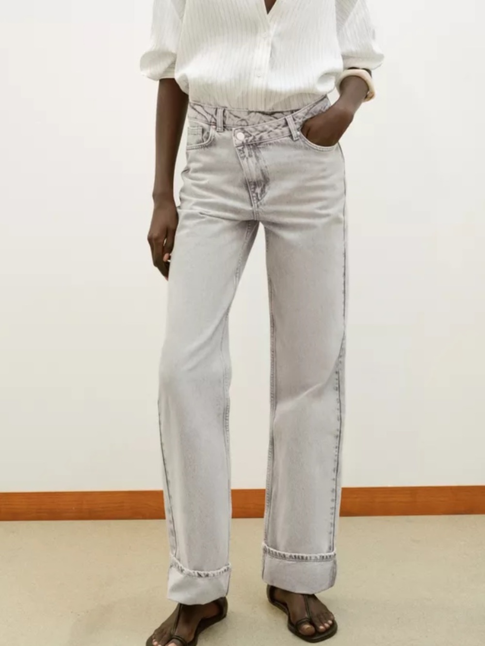 Z.09 STRAIGHT CROSSOVER WAIST HIGH-WAIST FULL LENGTH JEANS - size 2 🌟